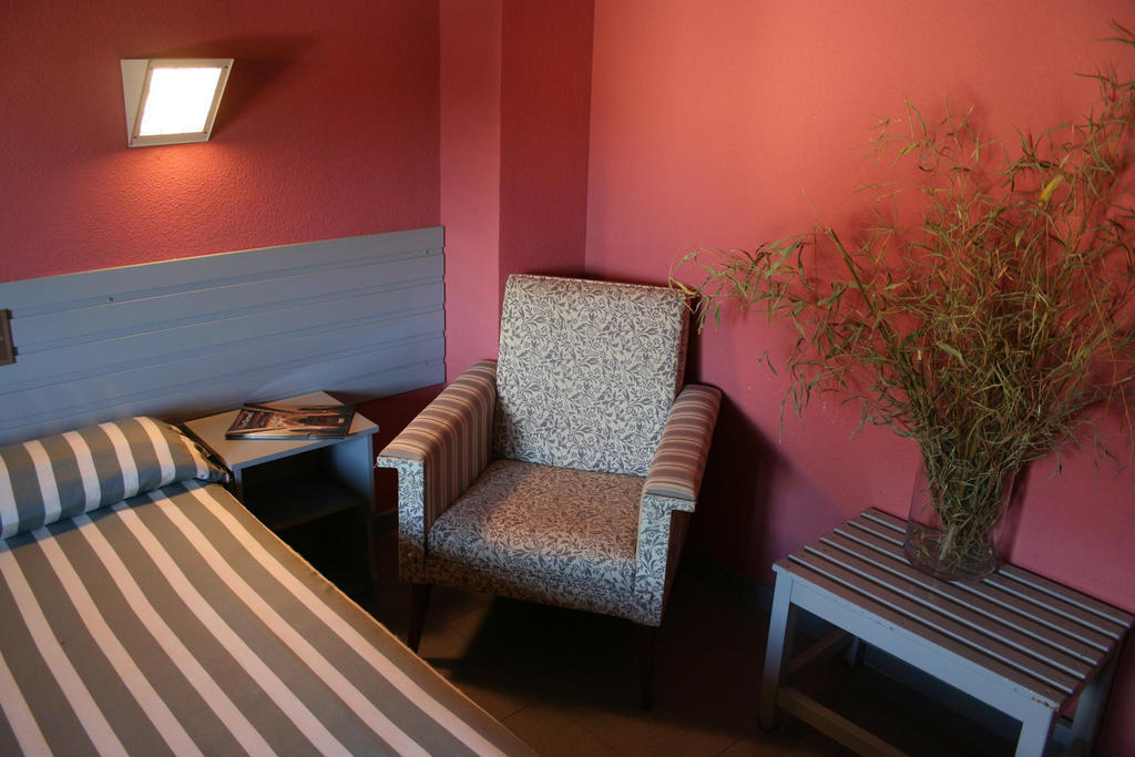 Hotel Fidalgo Каламоча Номер фото
